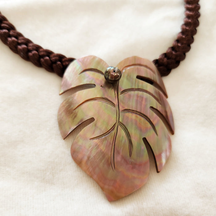 Hawaiian Hula Supplies Shell Necklace [Akala Monstera]