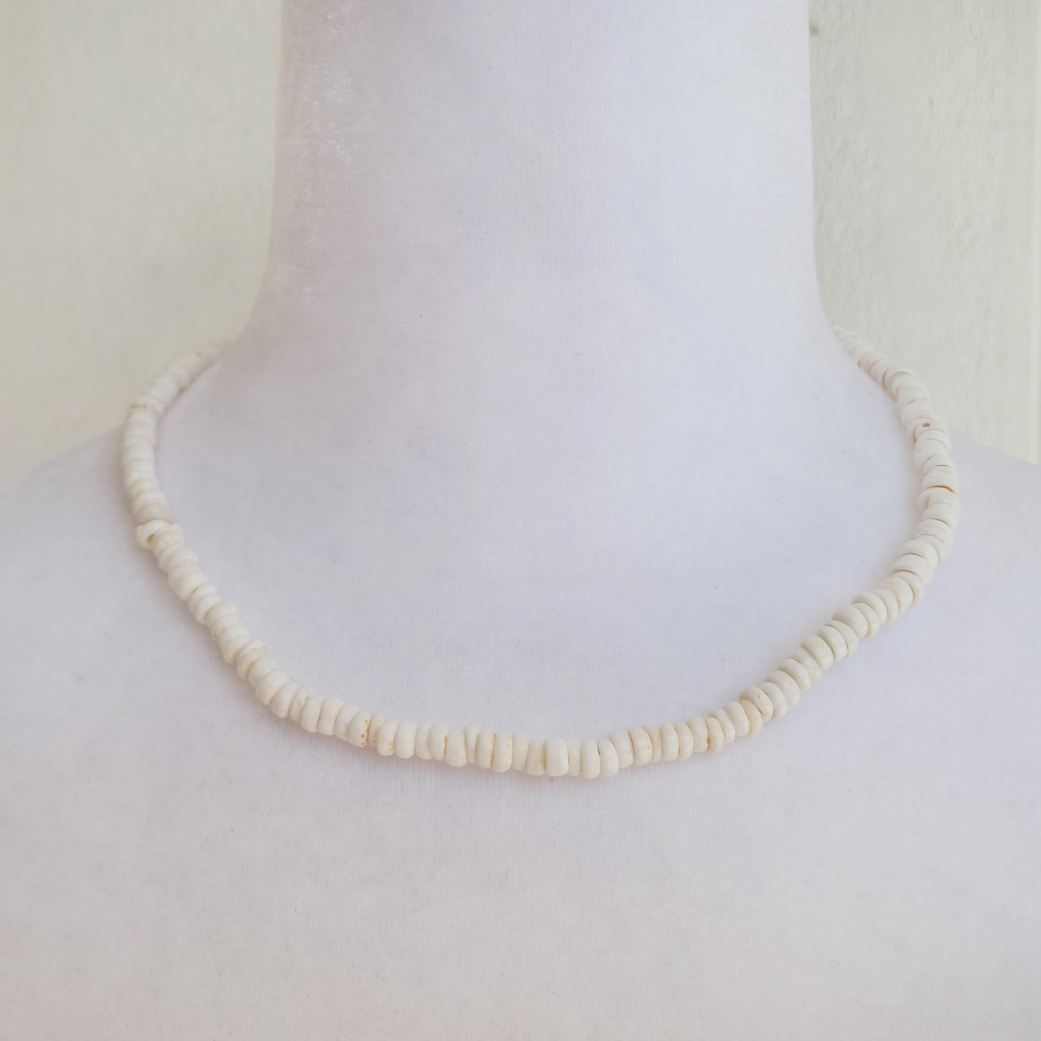 White Surfer Necklace Choker Pack, Genuine Puka Shell Necklace for Men &  Women, Real Seashell Necklaces with Round Clam Chip Shell Beads, Beach  Pooka Necklace - Walmart.com