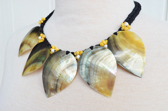 Hawaiian Hula Supplies Shell Necklace [5 Petals]