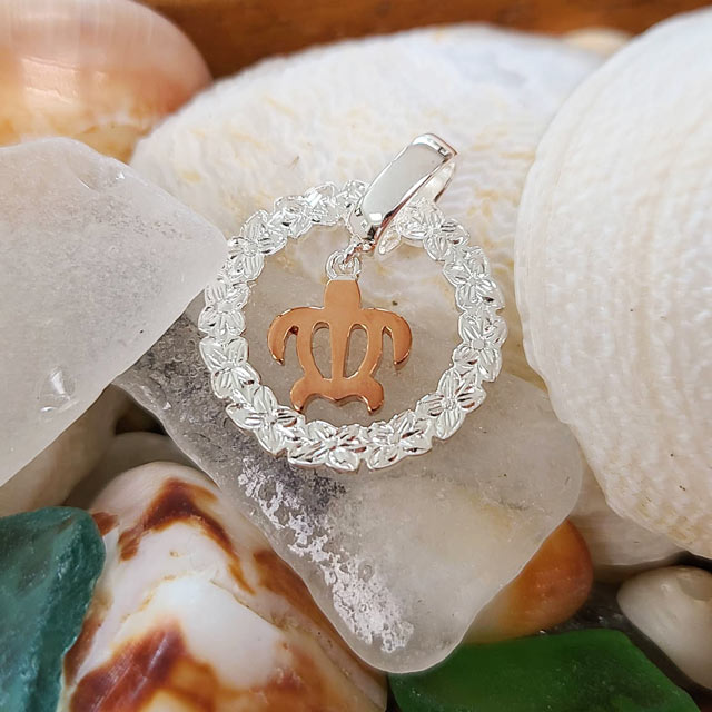 Hawaiian Jewelry Pendant Head [Honu in Leaf]