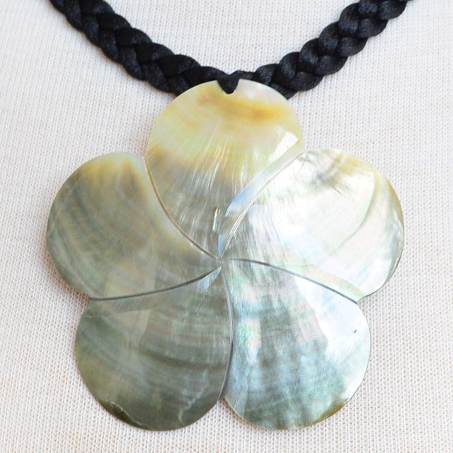 Hawaiian Hula Supplies Shell Necklace [Plumeria]